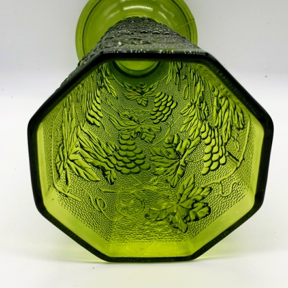 Vintage Anchor Hocking Avocado Green Glass Vase with Grapes and Leaves texured - Picture 7 of 10